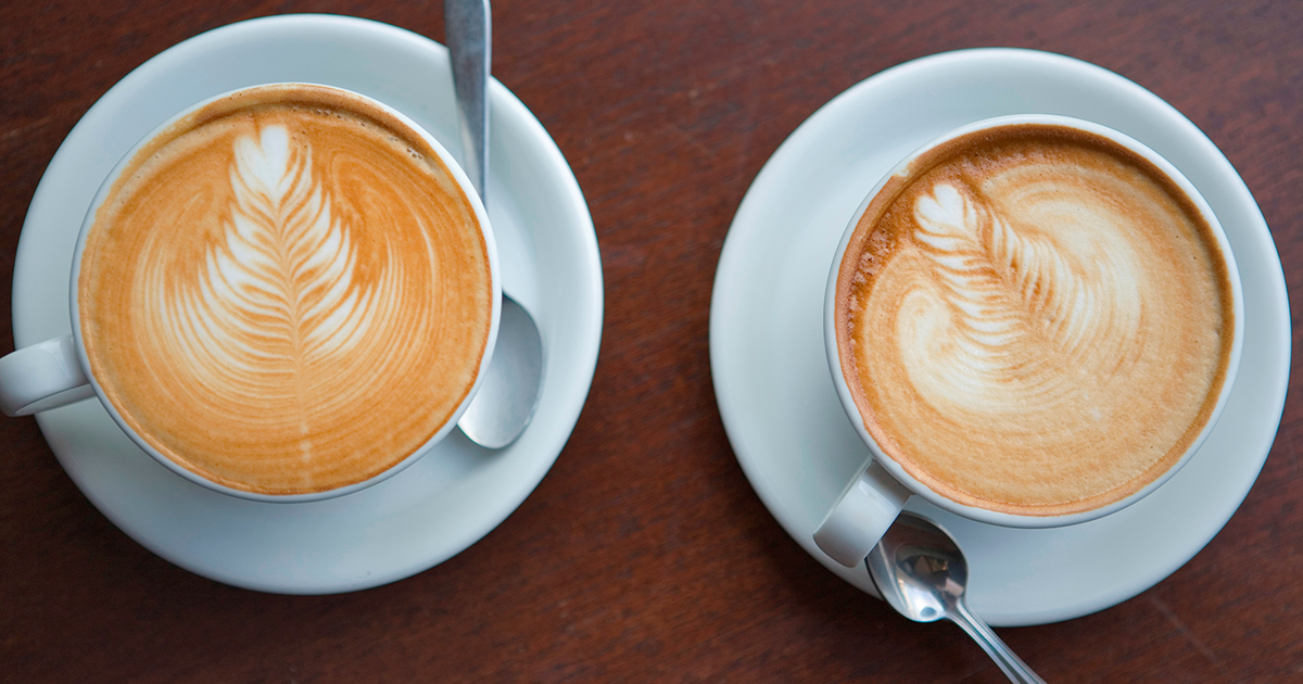 Kaffedrycker så som cappuccino kan man beställa på fik och kaféer.
