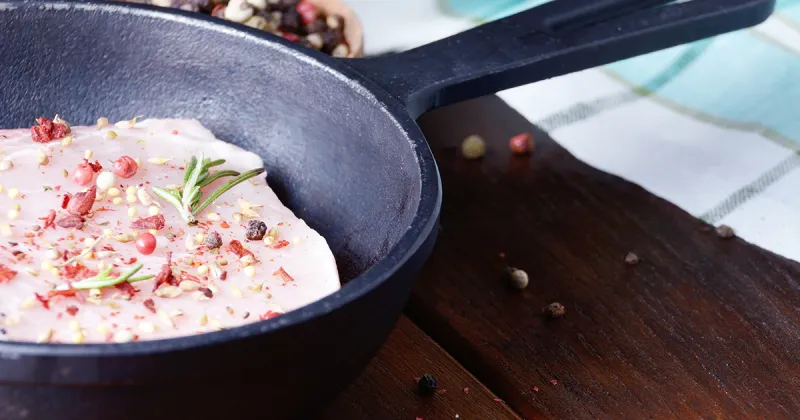 Enkelt recept för fläskkotlett med surkål och blomkålspuré