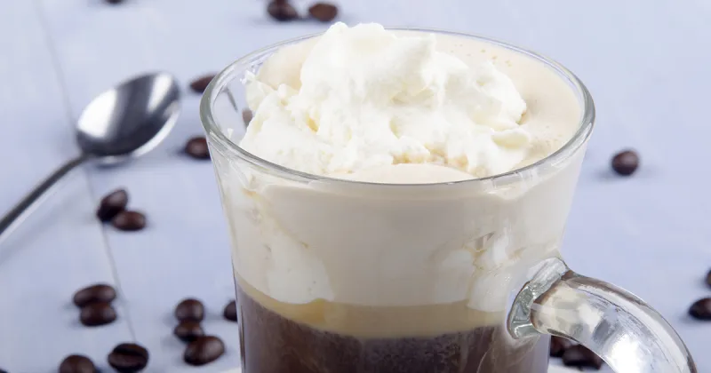 Rör ihop dina egna kaffedrinkar